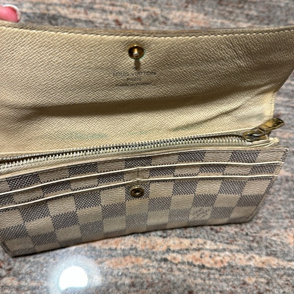 Louis Vuitton Wallet - Picture 8 of 8